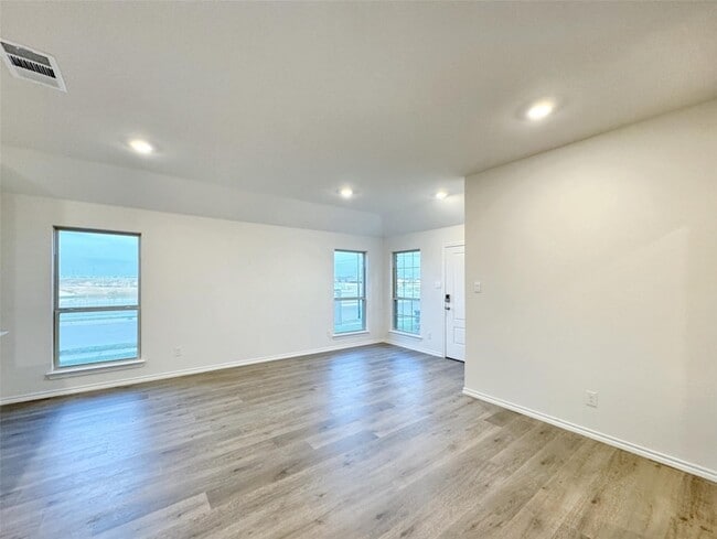Building Photo - 810 Shear Dr