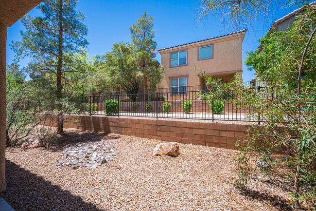 Building Photo - Beautiful 4 Bedroom 2.5 bath Home in the Southwest!