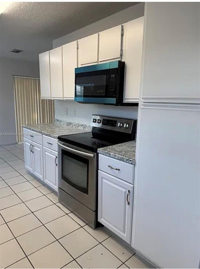Building Photo - 127 SW 159th Way