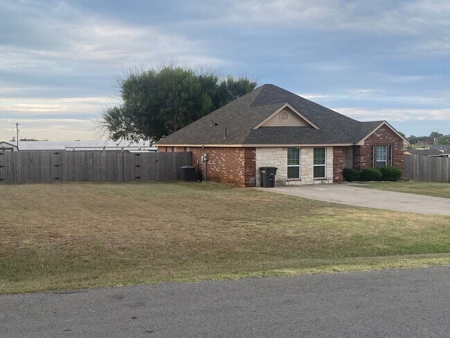 Building Photo - 150 Hunters Cir