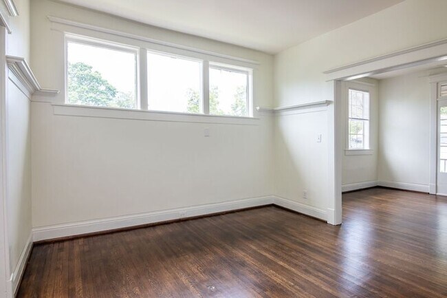 Building Photo - 1215 15th Ave S
