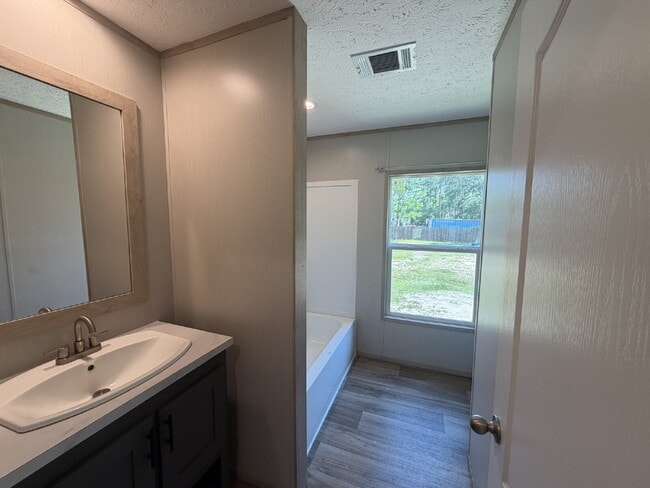 Building Photo - Mobile Home for Rent