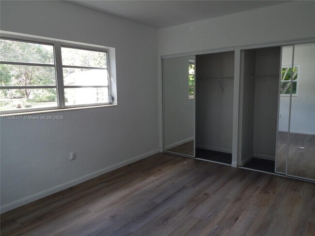 Building Photo - 7800 SW 69th Ave