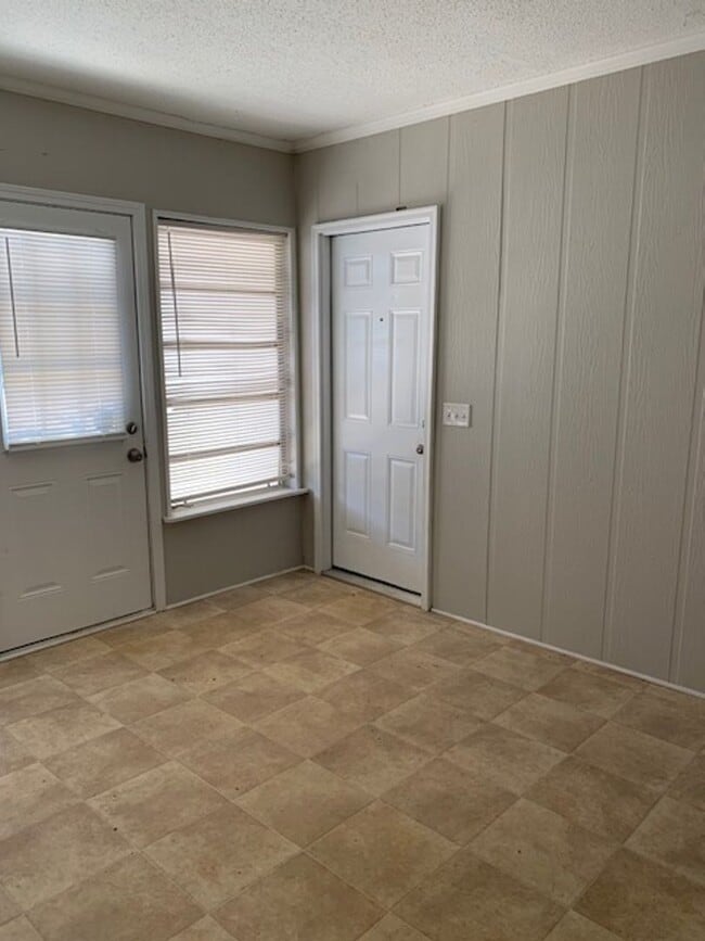 Building Photo - 1205 W Hwy 11