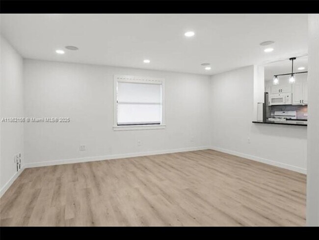 Building Photo - 5191 SW 67th Ave
