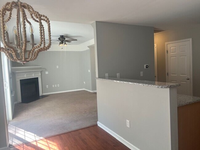 Building Photo - 8 Grosbeak Ln