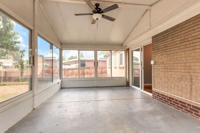 Building Photo - 1225 S Depew St