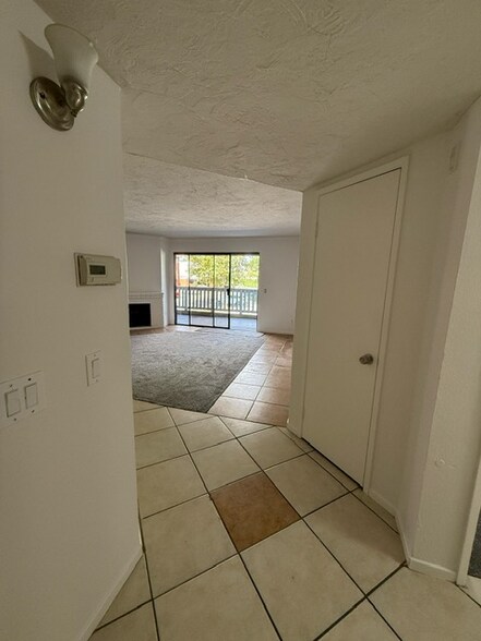 Building Photo - 1010 E Washington Ave