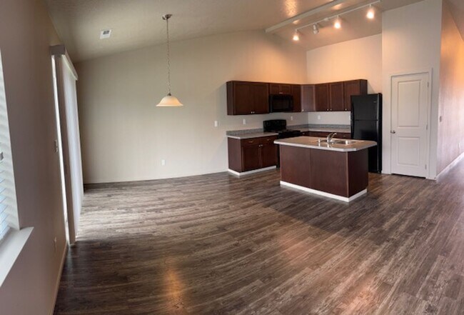 Building Photo - 1616