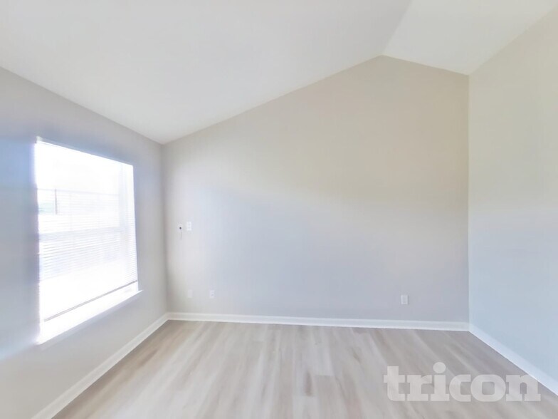 Building Photo - 6262 Varnay Ct