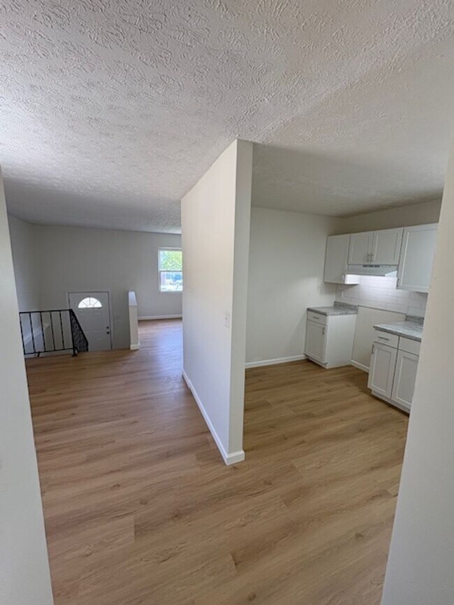 Building Photo - Newly Renovated 5 Bedroom in South Linden/...