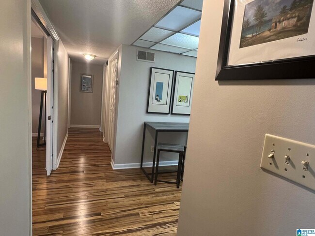 Building Photo - 1120 Beacon Pkwy W