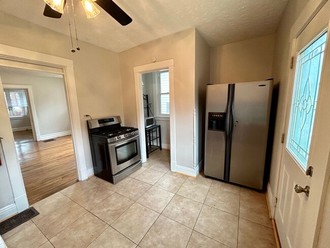 Building Photo - Norwood - Lovely, clean quiet 3bed in side by side duplex