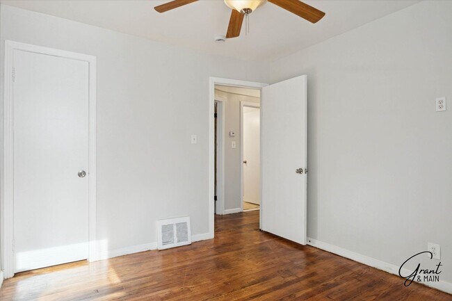 Building Photo - 2 bedroom - 2 bath - Detroit gem - $1200