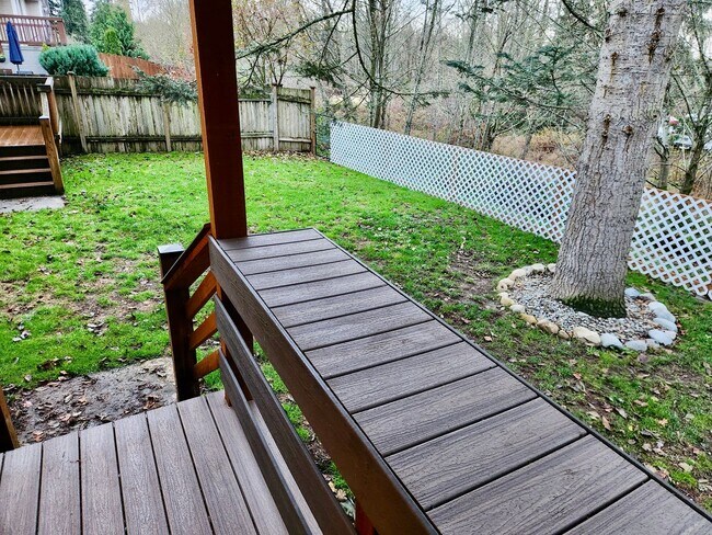 Building Photo - Beautiful 3 Bed / 2.5 Bath Townhome in Lake Stevens