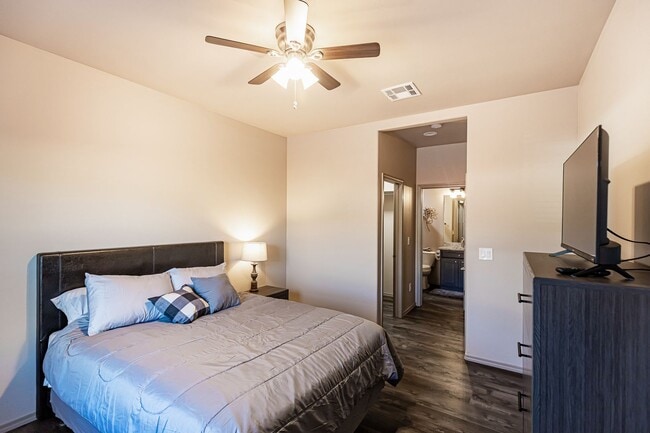 Building Photo - Fully Furnished