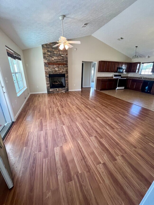 Building Photo - Quiet Neighborhood Charm with Everyday Con...