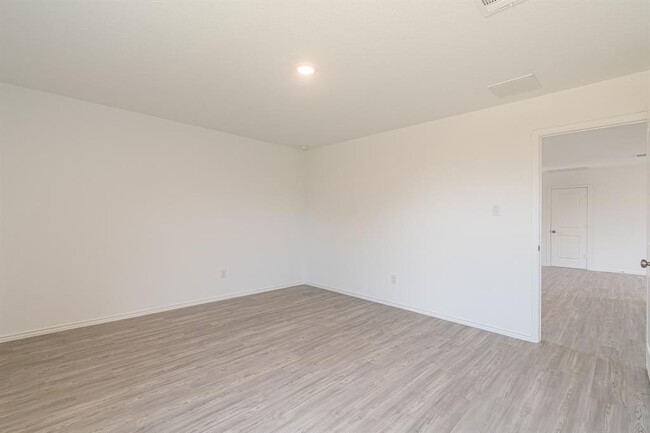 Building Photo - 6406 Reuben Kemper