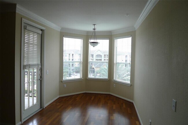 Building Photo - 7575 Kirby Dr