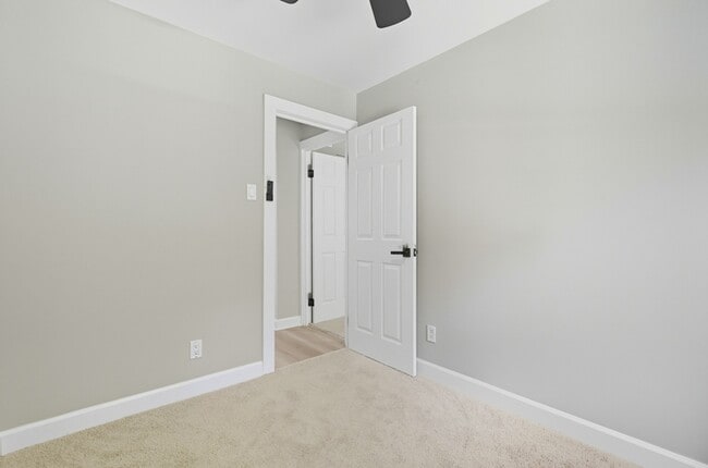 Building Photo - 2445 Harriet Ave