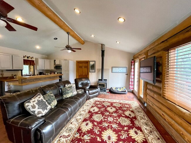 Building Photo - FURNISHED SEASONAL RENTAL