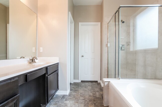 Building Photo - 5211 Clipper Hill Ct