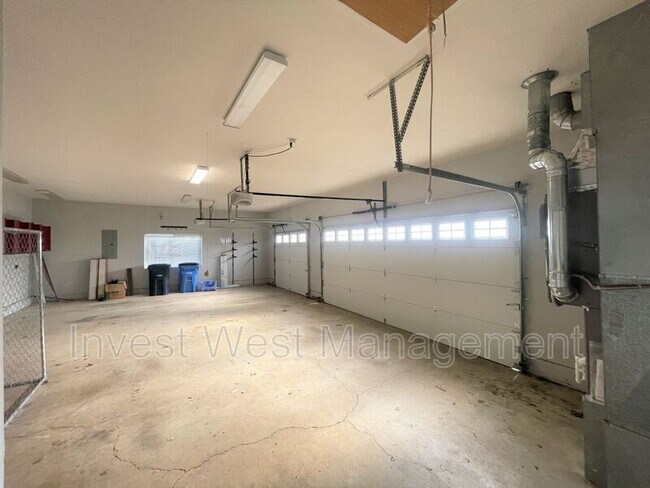 Building Photo - 2525 NW 23rd Ave