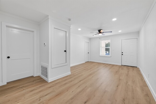 Building Photo - 2202 Hutchins St