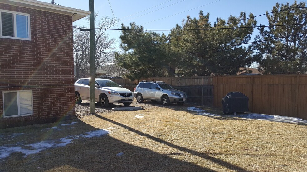 Off-street parking - 133 S 18th Ave