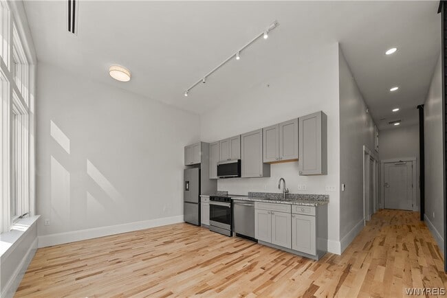 Building Photo - 130 Pearl St