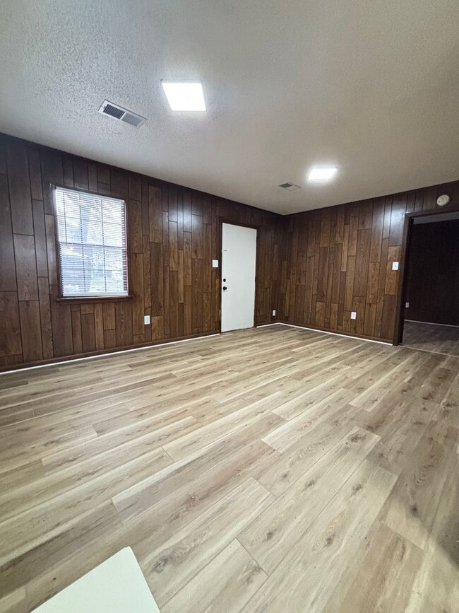 Building Photo - CONWAY ST APARTMENTS