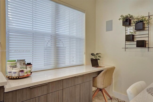 Building Photo - 1529 Shoreline Way