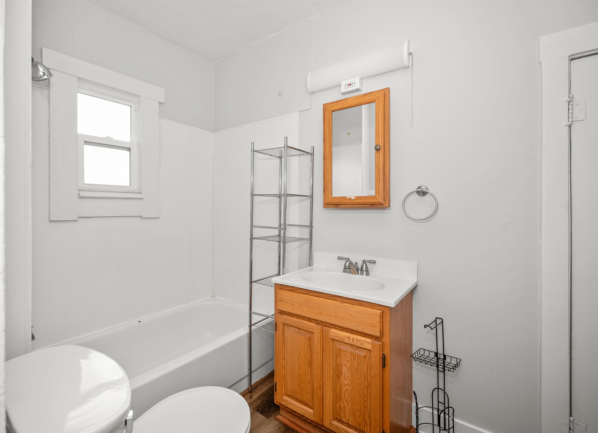 Building Photo - 214 E Euclid Ave