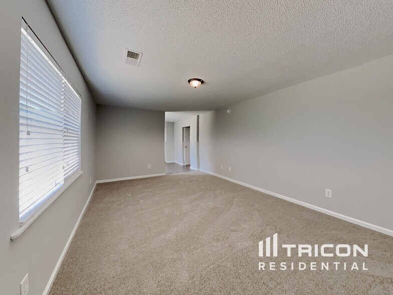 Building Photo - 142 Quiet Grove Dr