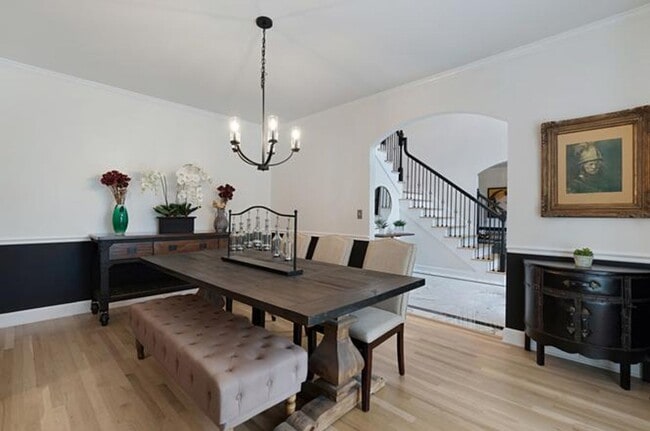 Building Photo - Stunning 5BR Executive Style Home in Brentwood