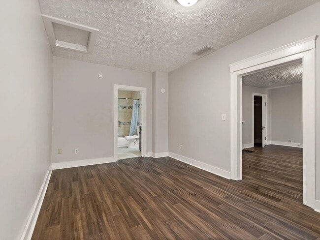 Building Photo - 454 W Broadway St
