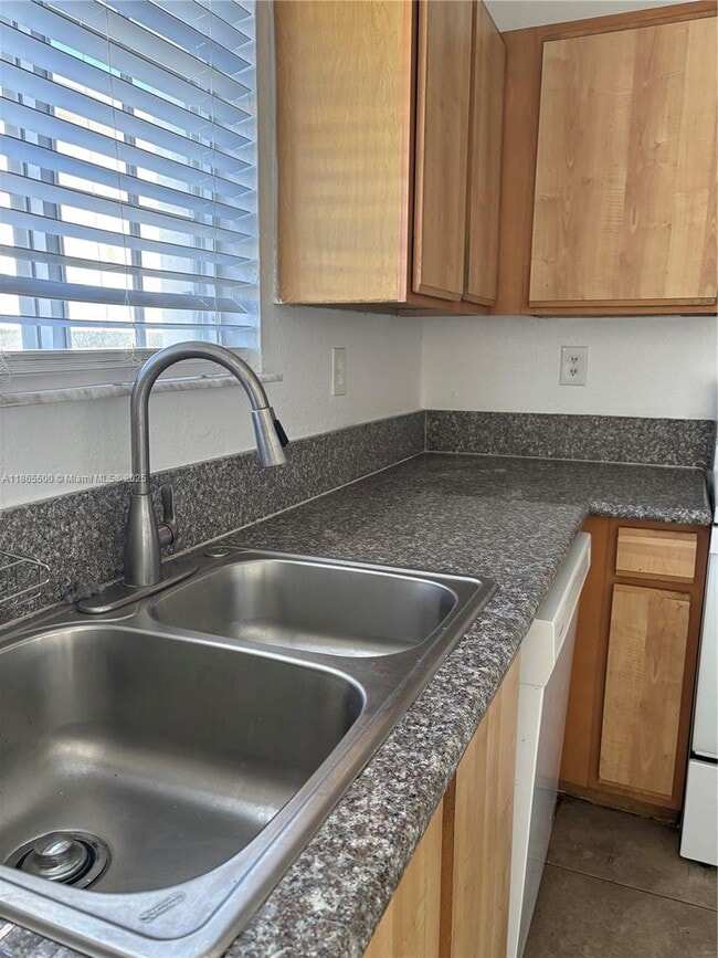 Building Photo - 2062 NE 167th St