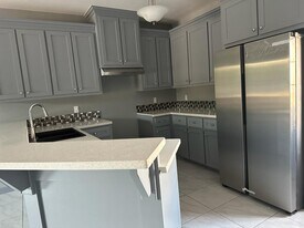 Building Photo - 530 Ebony