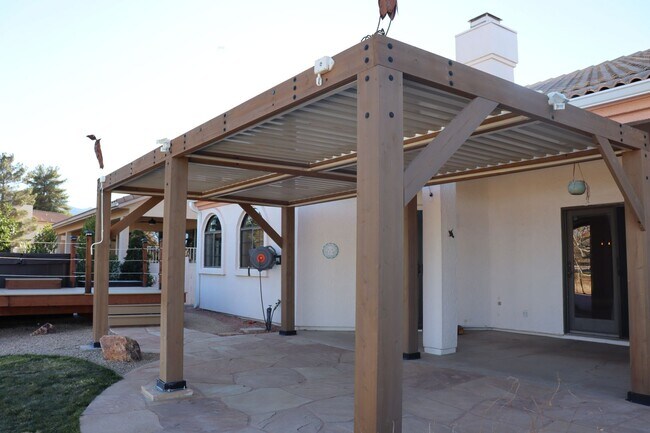 Building Photo - Golf Course Location