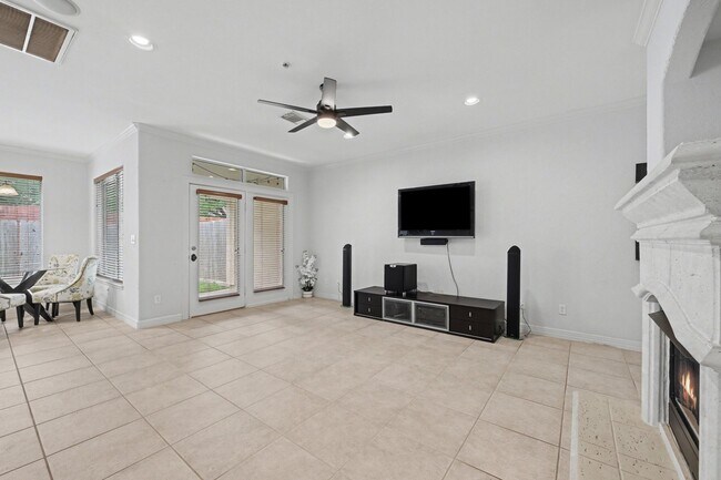 Building Photo - 4327 Lake Walk Ct