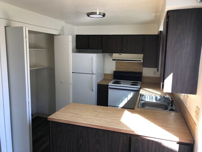 Building Photo - 1220 S Juniper St