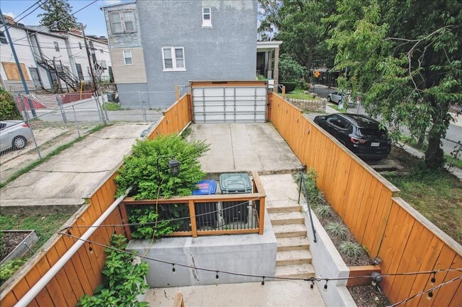 Building Photo - Modern 4BR Home w/ Fireplace, In-Law Suite...