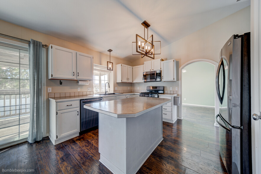 Kitchen - 5804 N Silver Pine Ct