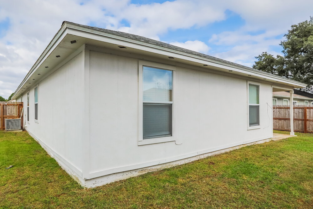 Building Photo - 3233 Chantilly Ct