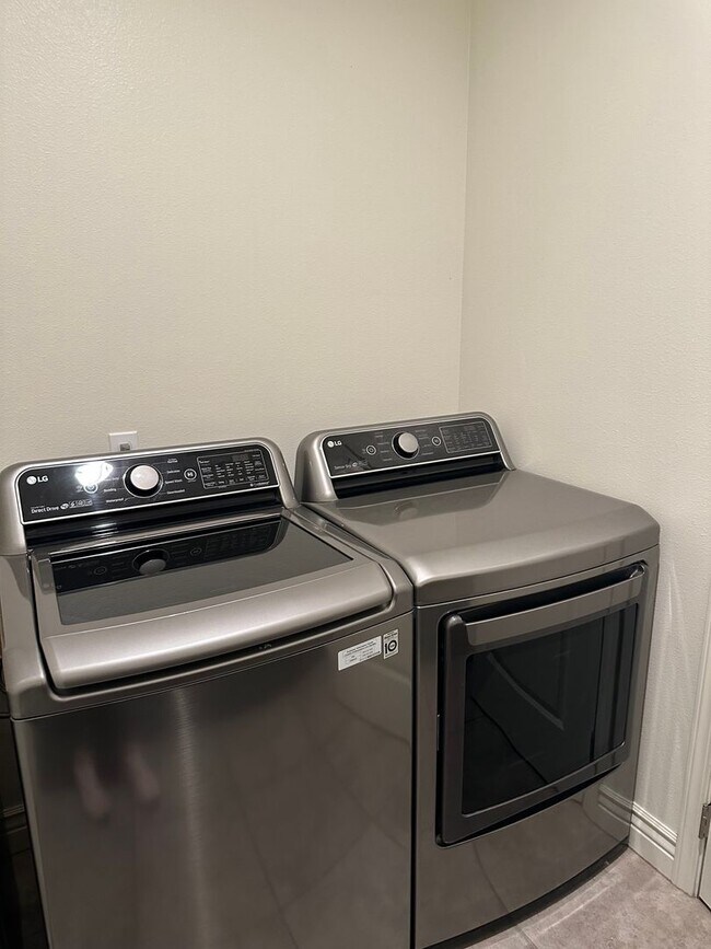 Building Photo - Just reduced! Beautiful home in templeton