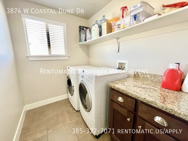 Building Photo - 3874 Coastal Dune Dr