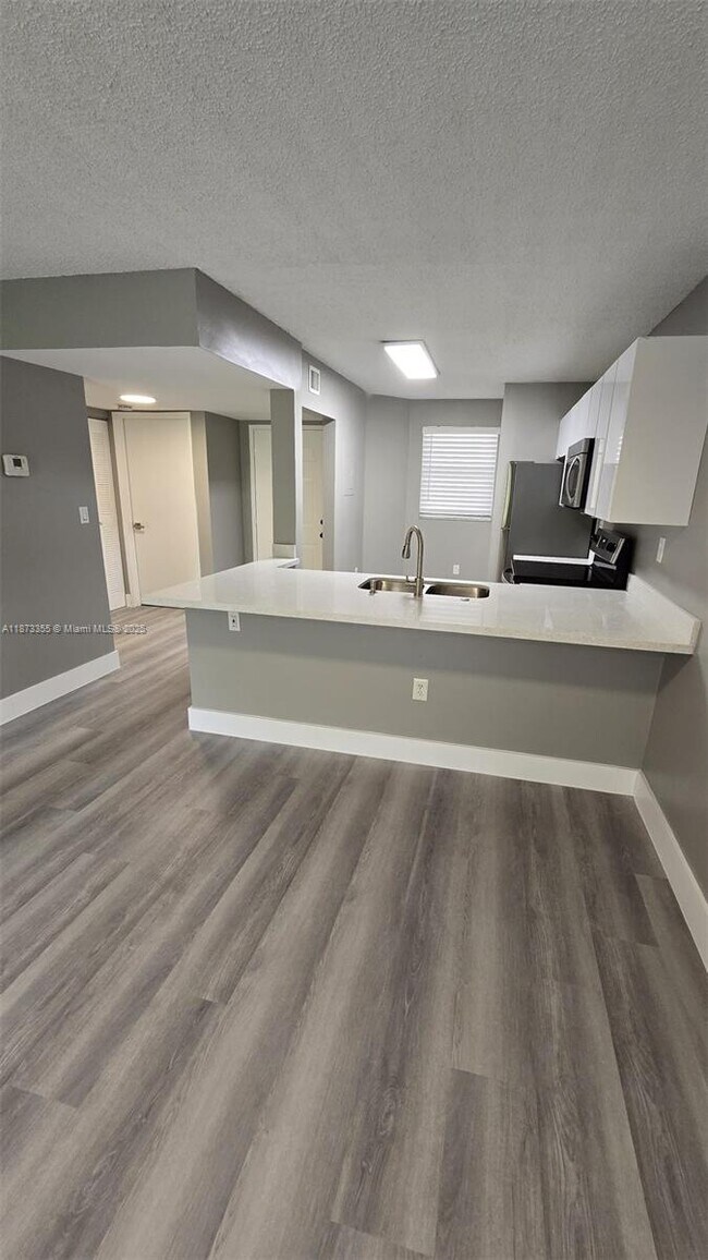 Building Photo - 9934 Nob Hill Ln