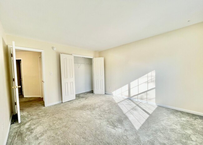 Building Photo - Spacious 4 Bedroom Home on Cul-de-sac in Castleton Virginia Beach!