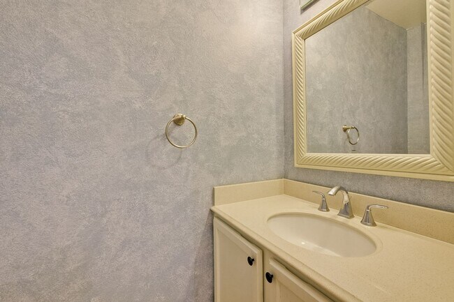 Building Photo - Popular Woodside Commons at Its Finest.