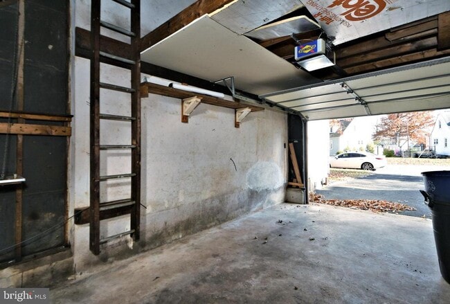 Building Photo - 660 Osborne Ave